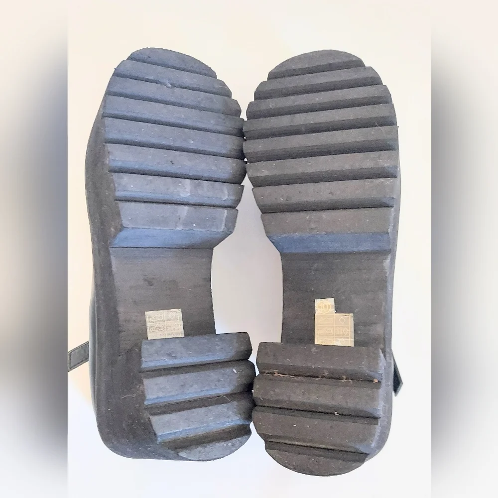 Source Unknown strap platform